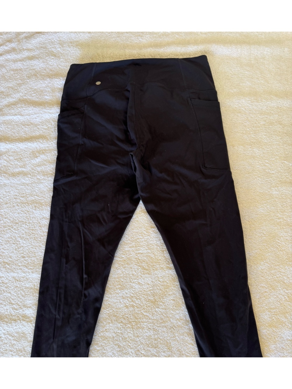 NWT Zella cropped leggings with pockets on the side. - Picture 8 of 8